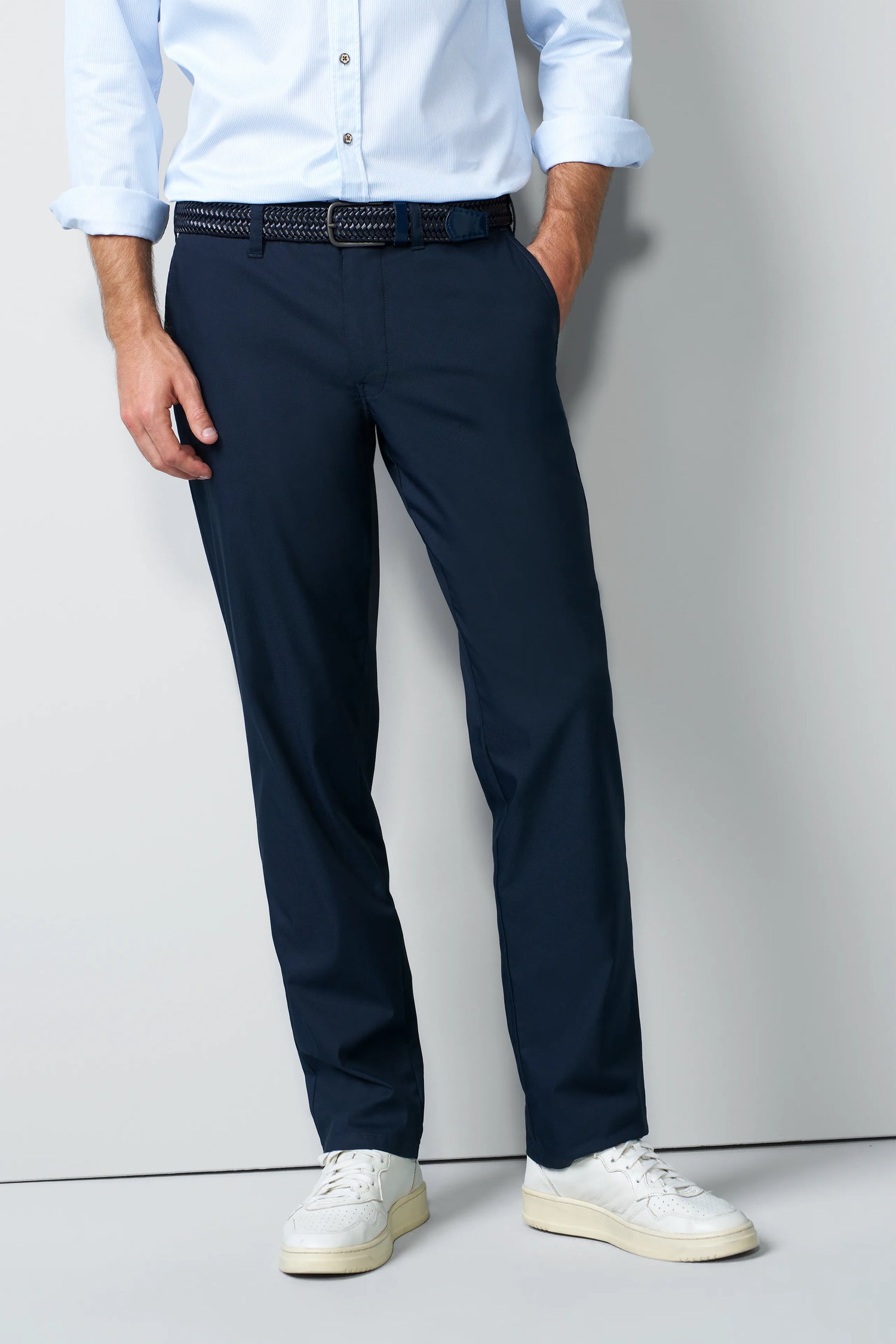CHINO 1-6010 ULTRA-LIGHTWEIGHT, FUNCTIONAL CHINOS