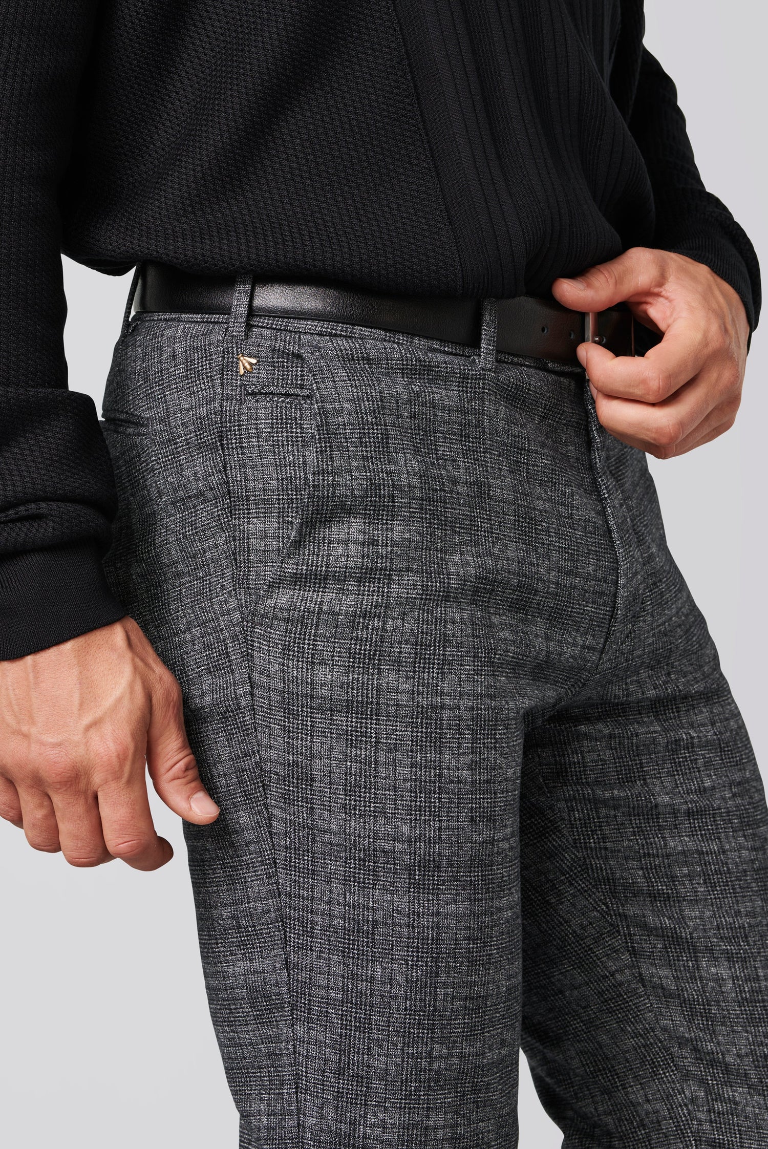 Bonn 2-8601 LUXURY PRINCE-OF-WALES